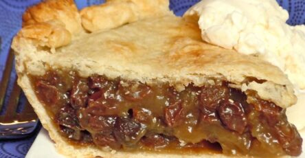 Delicious Old Fashioned Raisin Pie Recipe