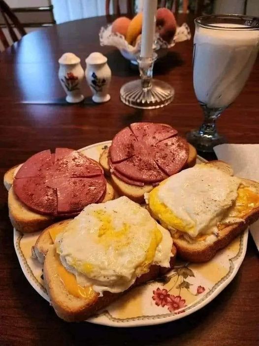 Bologna, Egg and Cheese Sandwiches iadun