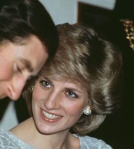 32 very rare photos of Princess Diana