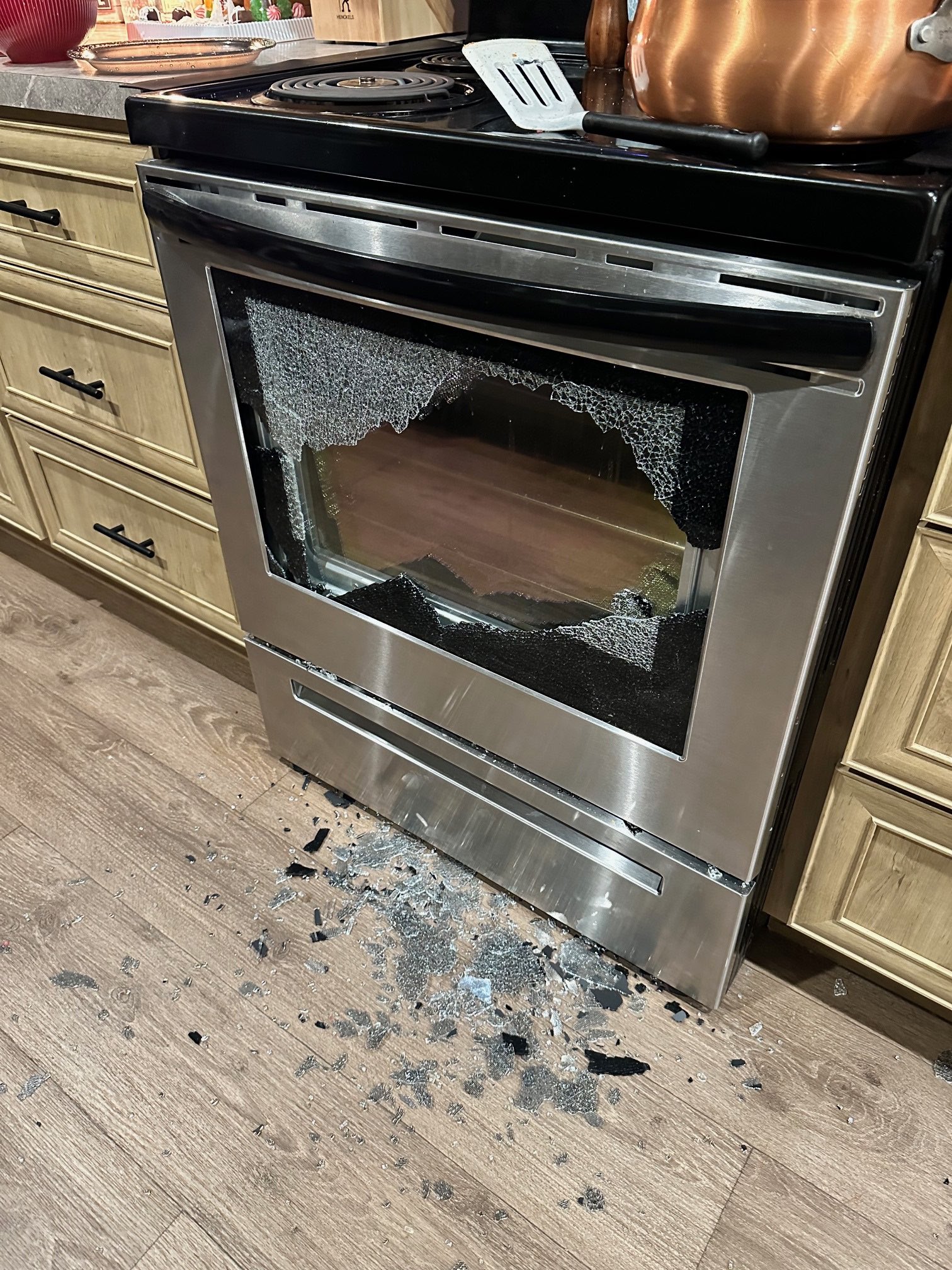 Why Do Oven Doors Shatter and How to Prevent It? TRUTH HERE! iadun